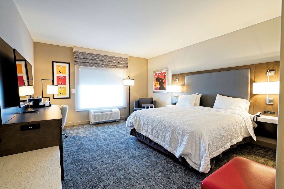 Room, 1 King Bed, Accessible | Desk, laptop workspace, bed sheets