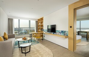 华丽套房, 1 张特大床 | 客房内保险箱、办公桌、笔记本电脑工作区、隔音