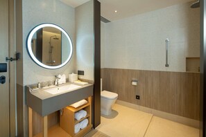 Kamar, 1 Tempat Tidur King, akses difabel | Shower kamar mandi