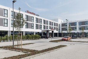Exterior detail - Hampton by Hilton Munich Airport South (Hallbergmoos)