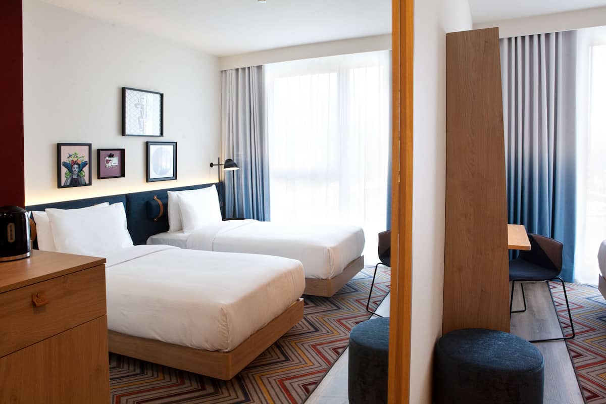 Roupas de cama premium, cofres nos quartos, individualmente decorados