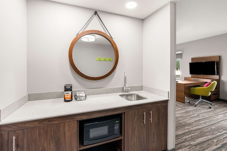 Down comforters, desk, laptop workspace, blackout drapes. Hampton Inn & Suites Portland Tigard