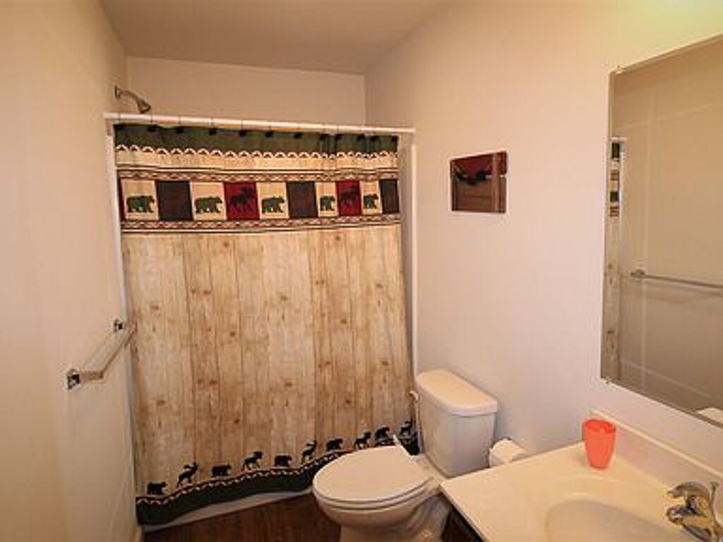 Le Chalet of O's Bright and clean Chalet in The Poconos