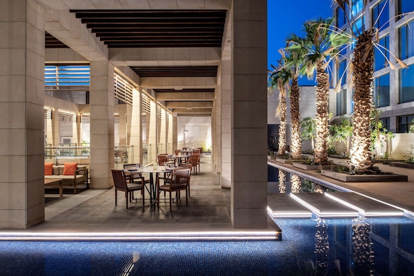 Breakfast, lunch, dinner served; international cuisine