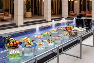 Breakfast, lunch, dinner served; international cuisine