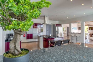 Réfrigérateur, micro-ondes, four, lave-vaisselle