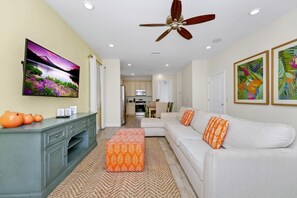 Smart TV - Key Lime Cottage near Disney with Margaritaville Resort & Island H20 Waterpark. (Kissimmee)