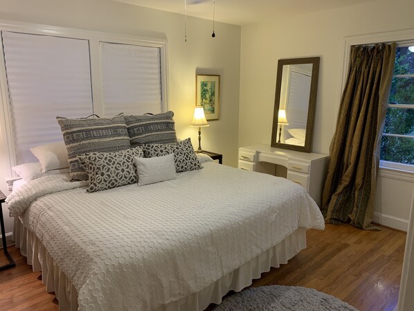 3 bedrooms, iron/ironing board, free WiFi, bed sheets