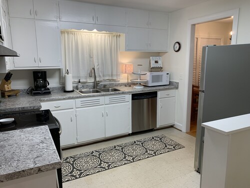 4 miles from Bryant Denny Stadium