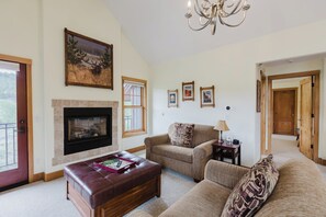 Smart TV, fireplace, books - Overlook San Juan River, Walk to Town, Quality 2 BD/2BA (Pagosa Springs)