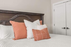 2 bedrooms, iron/ironing board, travel cot, WiFi