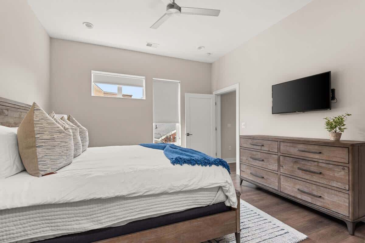 2 bedrooms, iron/ironing board, travel cot, WiFi