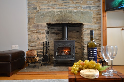 Freeland Cottage, lovely cottage, coastal Dunoon, quiet location,