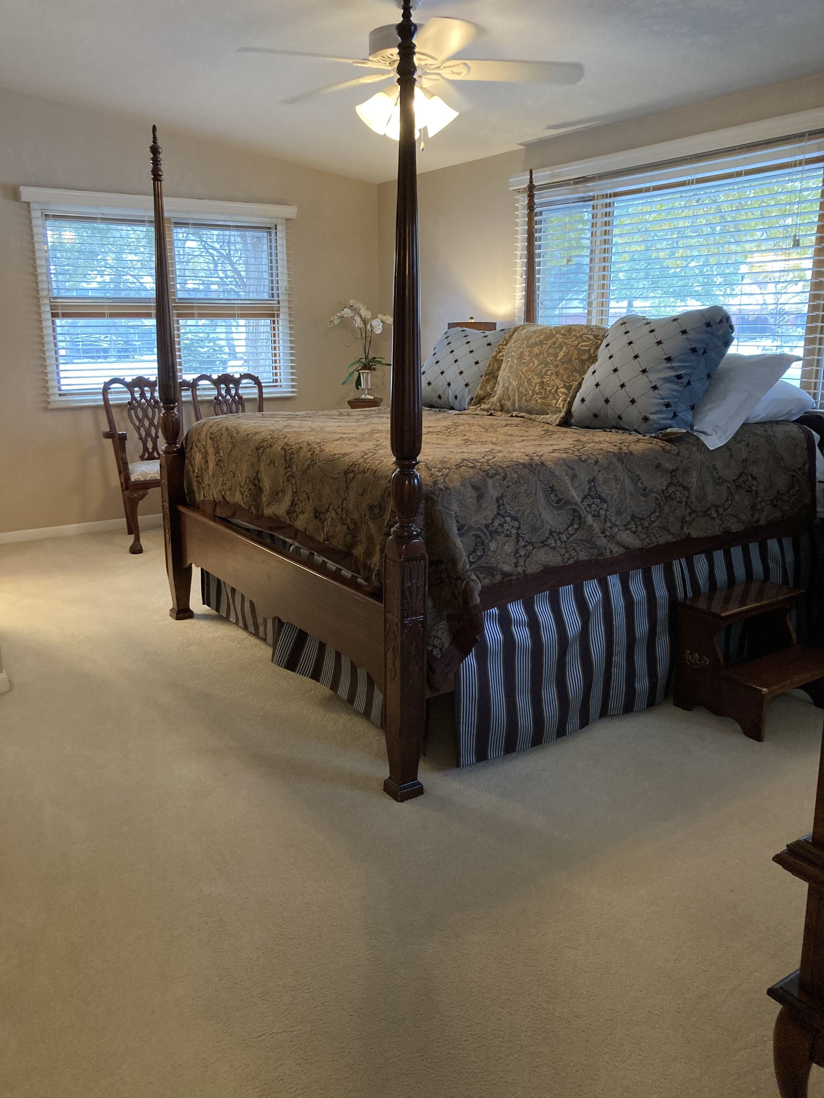 House, no steps, on a lake