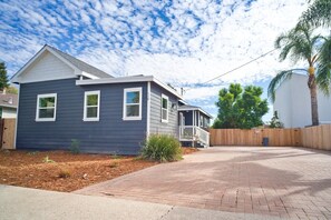 Exterior - Family Retreat in The Village - Yard & Patio (Arroyo Grande)