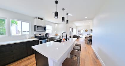 Family Retreat in The Village - Yard & Patio