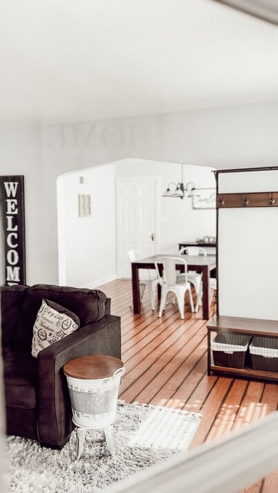 The Springfield: 2br - 1bth - 4 guests
