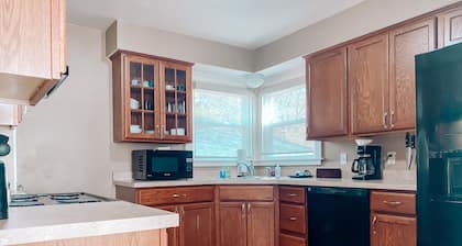 The Springfield: 2br - 1bth - 4 guests