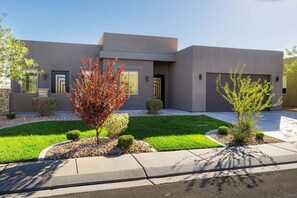 Exterior - Desert Dreams: Pet Friendly + Resort Access + Sand Dunes (Hurricane)
