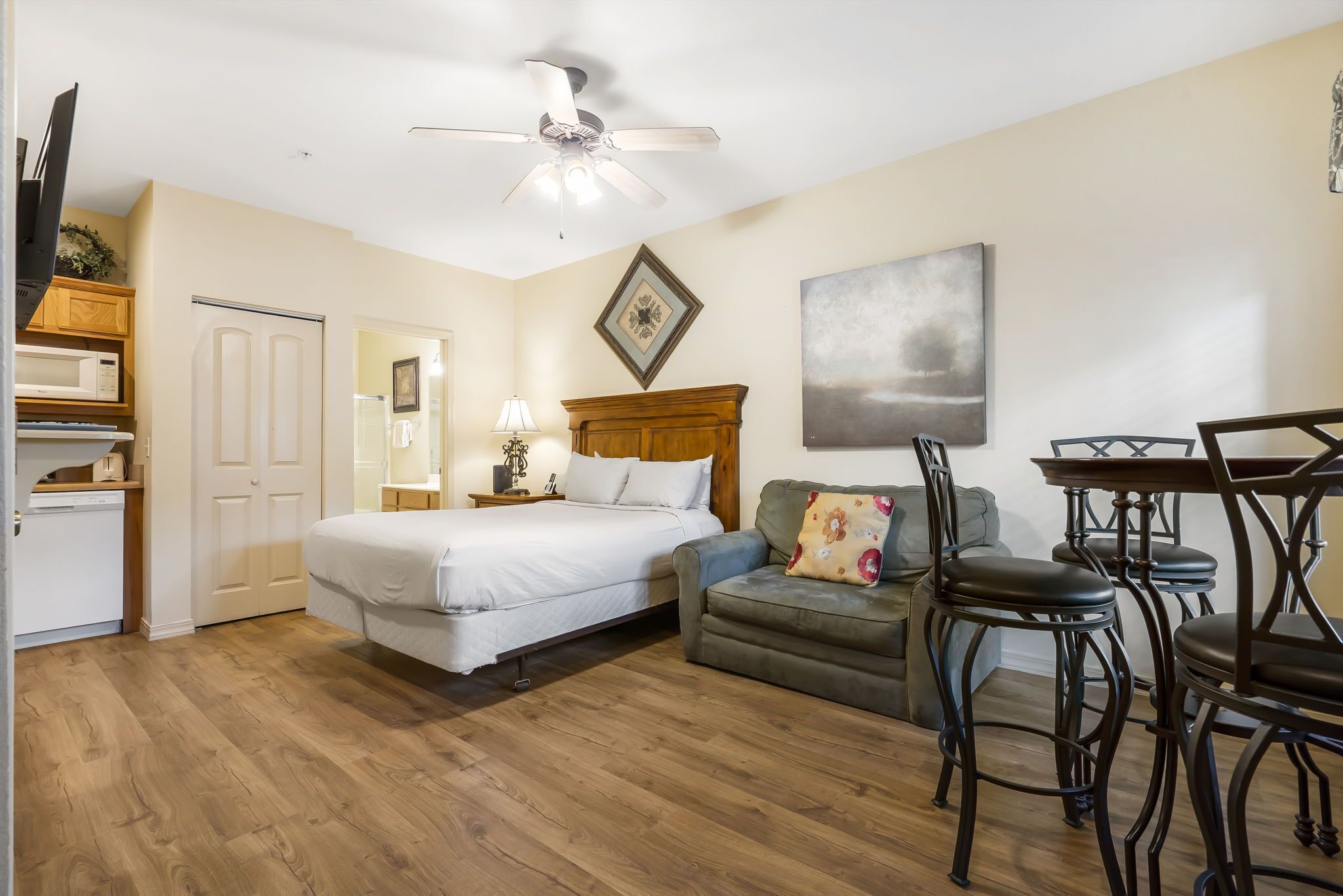 Bügeleisen/Bügelbrett, kostenloses WLAN, Bettwäsche