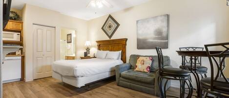 Bügeleisen/Bügelbrett, kostenloses WLAN, Bettwäsche