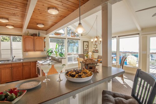 Hot Tub! Ocean Views and Short Walk to Sandy Beach! Game Room!