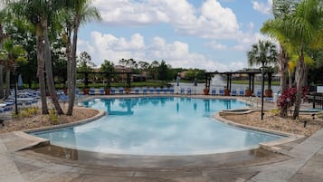 Piscine extérieure, piscine chauffée