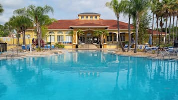 Piscina externa, piscina aquecida