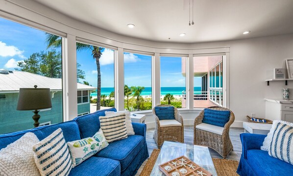 Condo, 3 Bedrooms | Living room