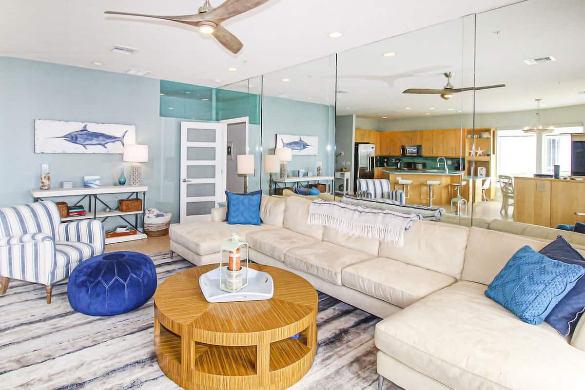 Condo, 3 Bedrooms | Living room