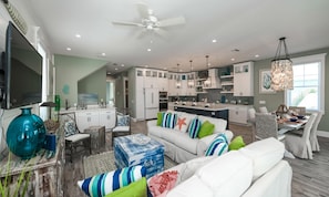 House, 4 Bedrooms | Living area