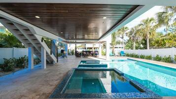 Bồn tắm spa ngoài trời