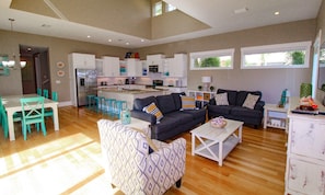 House, 6 Bedrooms | Living room