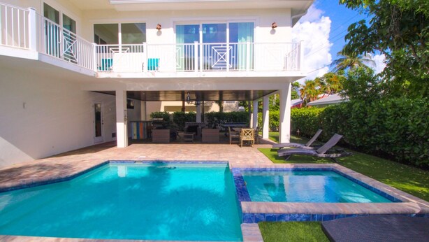 House, 6 Bedrooms | Pool - Coconut Cove by AMI Locals (Bradenton Beach)
