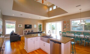 House, 6 Bedrooms | Private kitchen | Fridge, microwave, stovetop, dishwasher