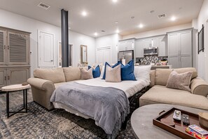 2 habitaciones, tabla de planchar con plancha, cuna de viaje y wifi 