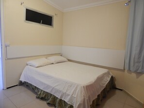 Roba de llit hipoal·lergògena i planxa i posts de planxar 