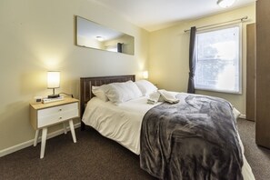 3 chambres, fer et planche à repasser, lit de bébé portatif, Wi-Fi