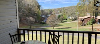 Quiet Townhouse - Cozy Gas Fireplace - Near Lake Chatuge