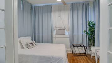 Bureau, fer et planche à repasser, Wi-Fi, draps fournis