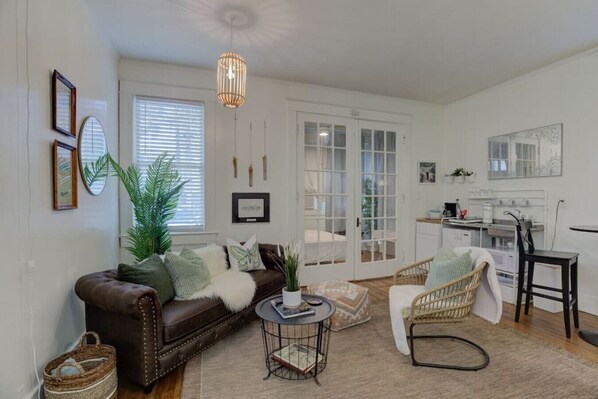 TV, Netflix, streaming services