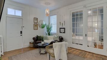 1 makuuhuone, työpöytä, silitysrauta/-lauta, Wi-Fi