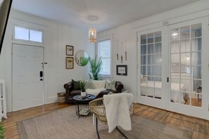 1 makuuhuone, työpöytä, silitysrauta/-lauta, Wi-Fi