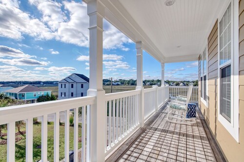 Spacious vacation home, close to beach. Great Location and Amazing views. 