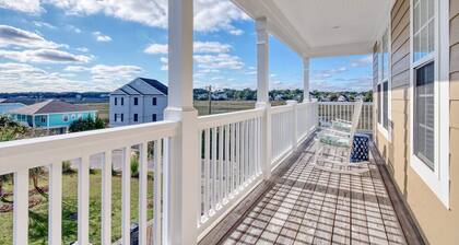 Spacious vacation home, close to beach. Great Location and Amazing views.