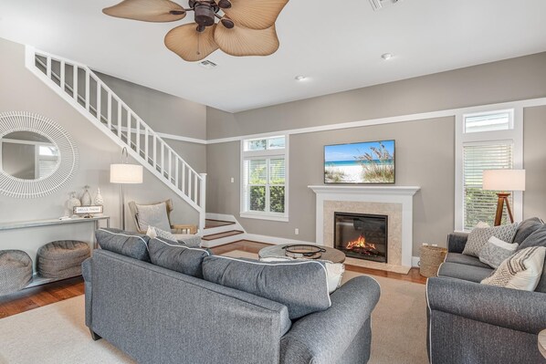 House, Multiple Beds (Paradise 247) | Living room