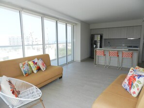 豪華公寓 | 客廳 | 45-吋平面電視、有線頻道、電視