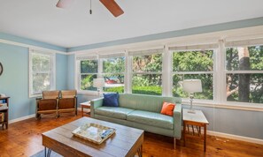 House, 3 Bedrooms | Living room