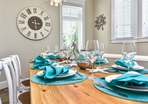 House, Multiple Beds | In-room dining