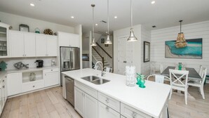 House, 4 Bedrooms | Private kitchen